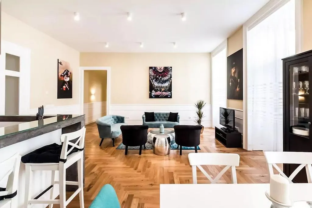 Ventura Ridge Apartment Boedapest